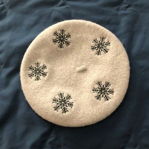 New 100% Wool Embroidered Snowflake Design Beret
